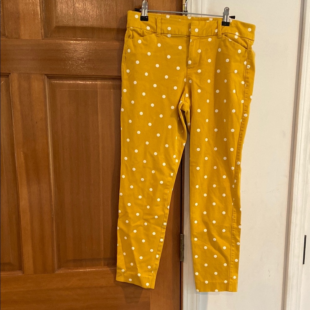 EUC! Women’s size 6, Old Navy Yellow and White Pixie Ankle Polka Dot Pants!